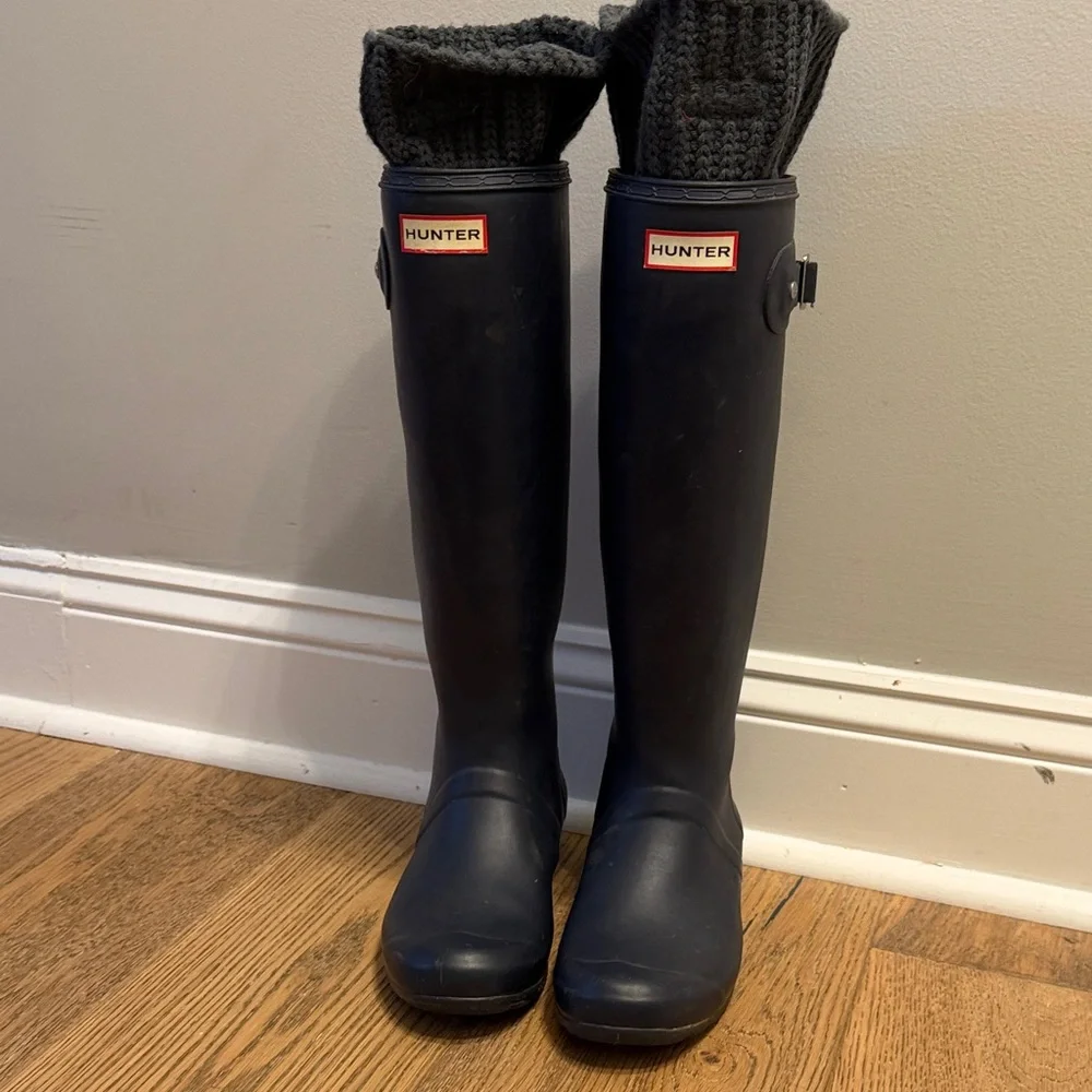 Hunter Women's Navy Rain Boots with Gray Cuff - Picture 3 of 10